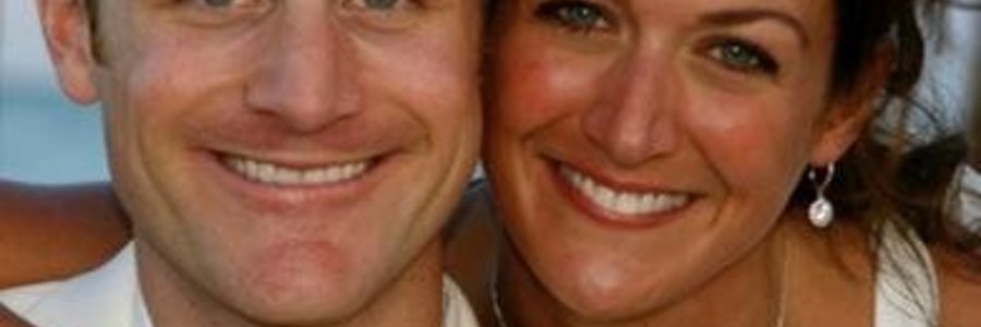 Wyle Chris Tallman, wat tydens die destydse haaiboottragedie verdrink het, en sy eggenote, Sarah op hul huweliksdag  in 2007 in Mexiko  (Foto: Die Burger, 14 Februarie 2014)